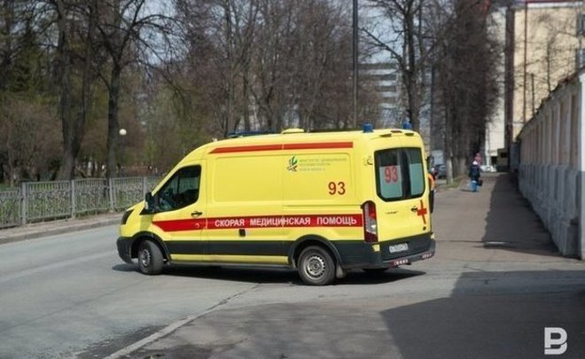 Семилетний ребенок упал с 4-го этажа дома в Нижнекамске — его госпитализировали