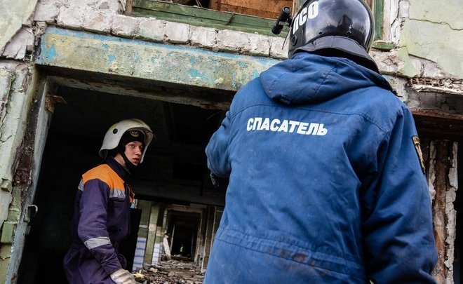 На одном из этажей заброшенного здания в Казани произошел пожар