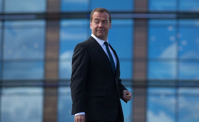СМИ: Медведев запретил раздавать ручки на заседаниях правительства из-за воровства