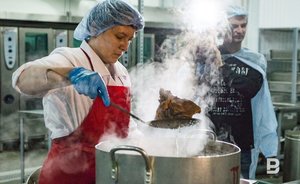 Даже мэр получает меньше: департамент соцпитания Казани наймет «главного по праздникам» за 70 тыс. рублей