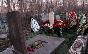 Власти Актанышского района пообещали охранять новый крест на пострадавшей от вандалов могиле