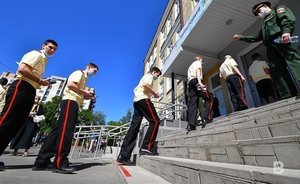 В Казани старшеклассникам раздали памятки о военно-учебных сборах