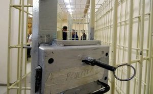 Колола иголкой, выставляла без одежды на мороз: в Татарстане опекуншу обвинили в истязании детей