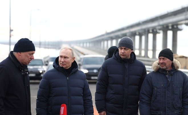 Итоги дня: Путин проехался по Крымскому мосту, форум ЮНЕСКО в Казани, атака российских аэродромов