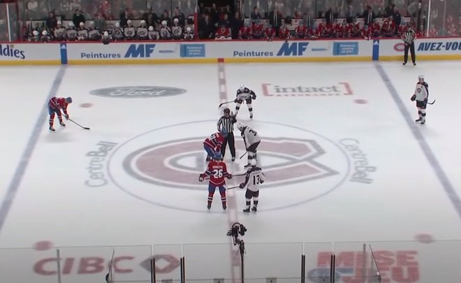 Экс-игрок казанского «Ак Барса» подрался в дебютном матче НХЛ