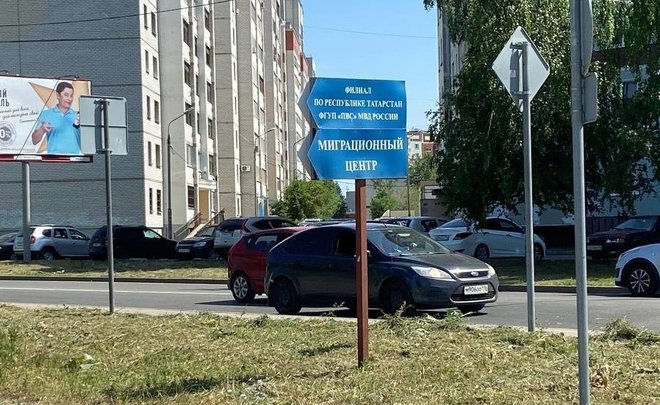 В паспортно-визовый центр Казани образовалась огромная очередь из трудовых мигрантов