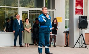 Представители «Нижнекамскнефтехима» поздравили студентов КНН с началом учебного года