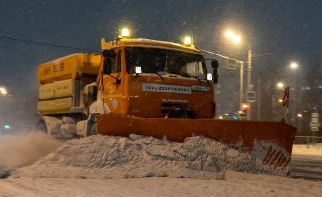 На дорогах Татарстана ограничили движение грузовиков и междугородних автобусов из-за метели
