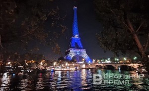 Эйфелеву башню подсветили в цвета флага Израиля