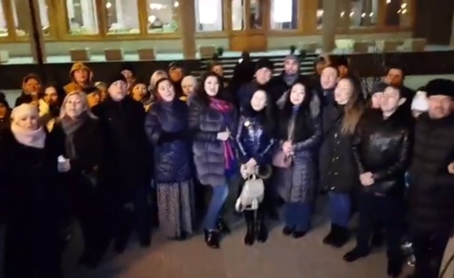 Звезды татарской эстрады провели в Казани флешмоб в поддержку татарского языка