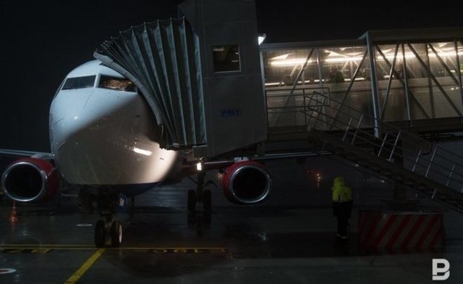 Самолет авиакомпании «Победа» выкатился за пределы взлетно-посадочной полосы в Уфе