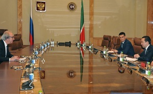 Халиков обсудил с представителем Castorama возможности выхода на рынок Татарстана