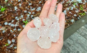 В Челнах выпал крупный град — фото