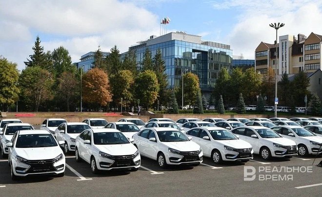 Российских чиновников могут пересадить на отечественные автомобили до февраля