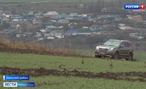 Жители татарстанского села около 30 лет просят отремонтировать дорогу