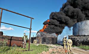 СКР возбудил уголовное дело по факту пожара на мазутохранилище, который продолжается в Тукаевском районе Татарстана