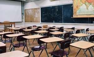 В Челнах с начала учебного года сократили 12 учителей татарского
