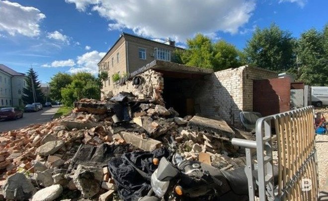 В Казани снесут самовольно установленные киоски по продаже воды и заборы — список