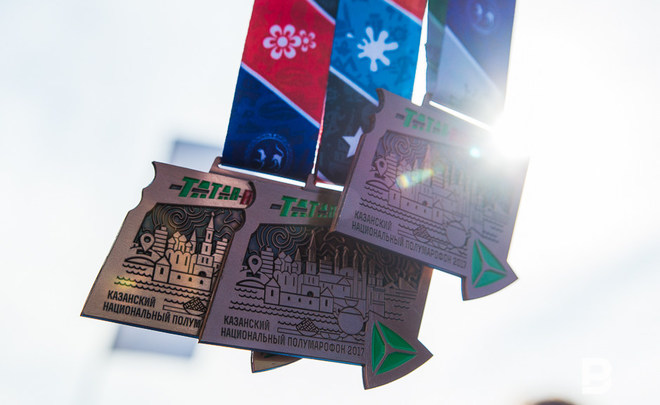 Участники «Казанского полумарафона» получили медали с грамматической ошибкой