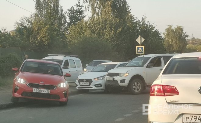 На улице Губкина в Казани столкнулись несколько автомобилей