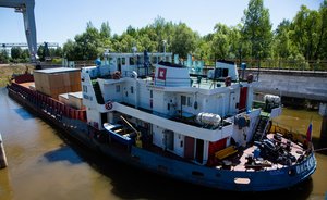 19-й по счету: рейсом «Окского-56» завершились поставки оборудования для этиленника «Нижнекамскнефтехима» по воде