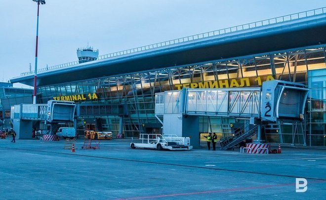Из-за сильного ветра два самолета совершили вынужденную посадку в Казани