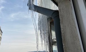 Мэрия Казани призвала управляющие компании в ускоренном режиме убирать снег с крыш