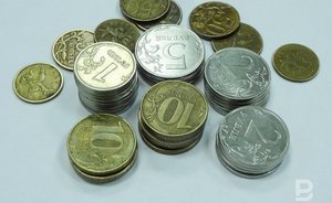Эксперт анонсировал постоянный риск девальвации рубля