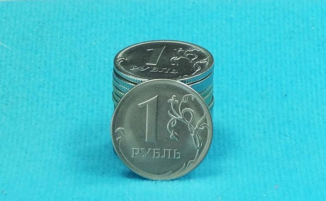 Рубль укрепился после заявления Пескова об обеспокоенности Москвы санкционным поведением США