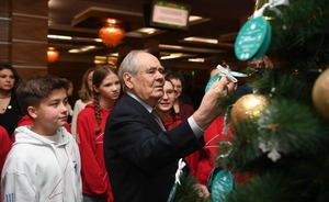Минтимер Шаймиев и Рустам Минниханов приняли участие в акции «Елка желаний»