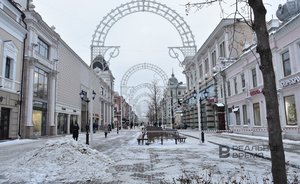 В Казани на улице Баумана устанавливают новогоднюю иллюминацию