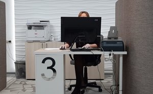 В администрации Кировского и Московского районов Казани сотрудники начали работать в перчатках