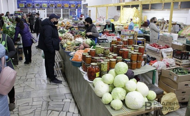 Официальная статистика: в Татарстане в начале зимы подорожали яблоки, свежие огурцы и помидоры
