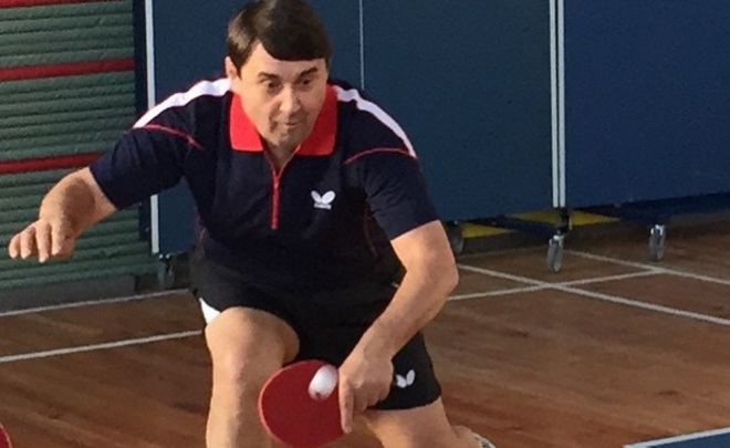 Помощник президента РФ Игорь Левитин сыграл в настольный теннис в Богатых Сабах, где сейчас проходит всероссийский молодежный турнир