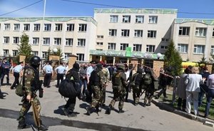 Психологи оказывают помощь ученикам, педагогам и родителям после стрельбы в казанской гимназии