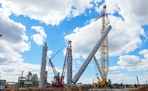 На этиленнике «Нижнекамскнефтехима» смонтирована самая высокая колонна