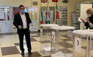 В Казани проголосовал певец Салават