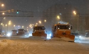 В Казани для уборки дорог сегодня задействовали более 500 рабочих и 370 единиц спецтехники