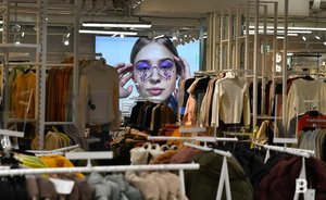 РБК: ретейлеры ожидают рост цен на одежду и обувь осенью