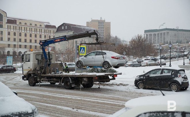 В Казани во время рейда ГИБДД за неправильную парковку эвакуировали 80 машин