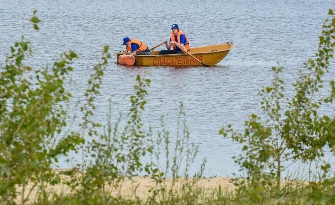 В Татарстане сотрудник полиции спас двух тонувших в пруду сестренок