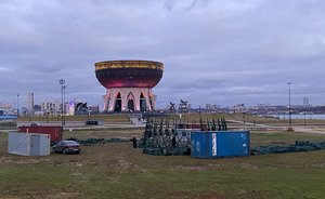 В Казани начали установку главной городской елки