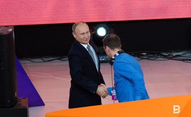 Путин разрешил голосовать на выборах по почте