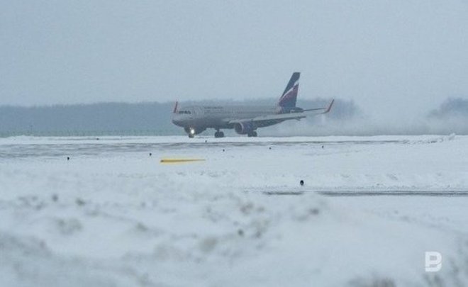 В Ижевске временно остановил работу аэропорт из-за сильного снегопада