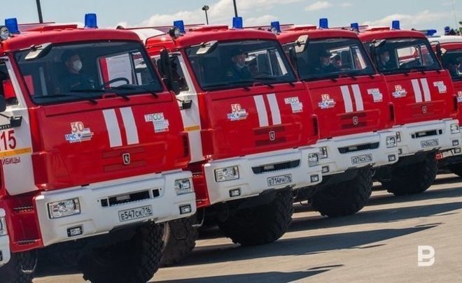 Под Казанью между деревней Куюки и поселком Салмачи загорелось поле