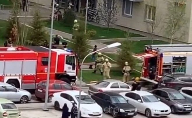 Пожар в высотном доме по улице Гареева выехали тушить 40 человек — горели вещи и письменный стол