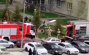 Пожар в высотном доме по улице Гареева выехали тушить 40 человек — горели вещи и письменный стол