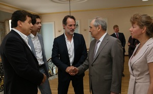 Шаймиев встретился с представителями британской галереи, установившей в Лондоне копию скульптуры «Хранительница»