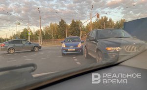 В Кировском районе Казани произошло массовое ДТП — столкнулись 4 автомобиля