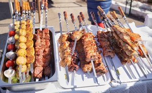 Роскачество: риск отравиться шашлыком в «белом соусе» увеличивается